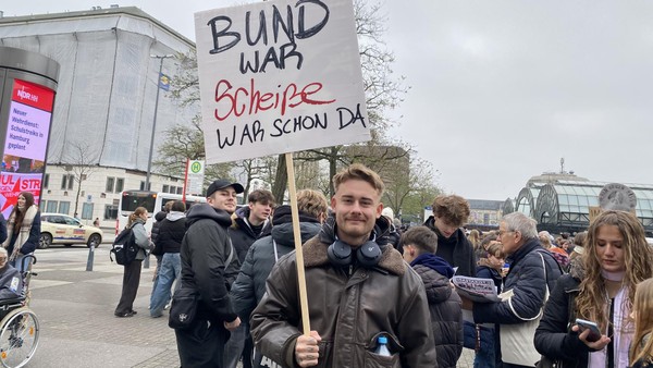 „Bund war scheiße“: Ex-Soldat erhebt auf Demo pikante Vorwürfe