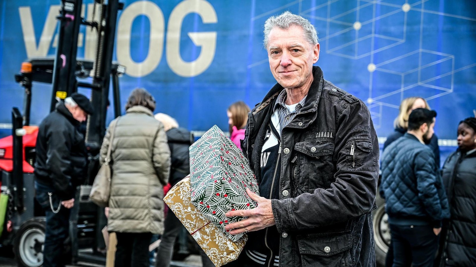 Pakete-voller-Hoffnung-gehen-von-M-lheim-aus-in-die-Ukraine