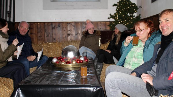 Christkindlmarkt auf Schloss Oelber: Tage voller Lichterglanz und Tannenduft