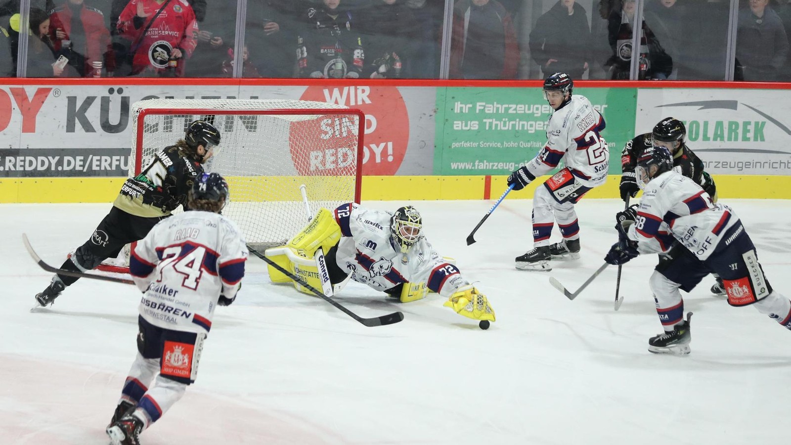 Schultes-Schuld-Hamm-Torwart-verhindert-Punkte-f-r-die-Black-Dragons