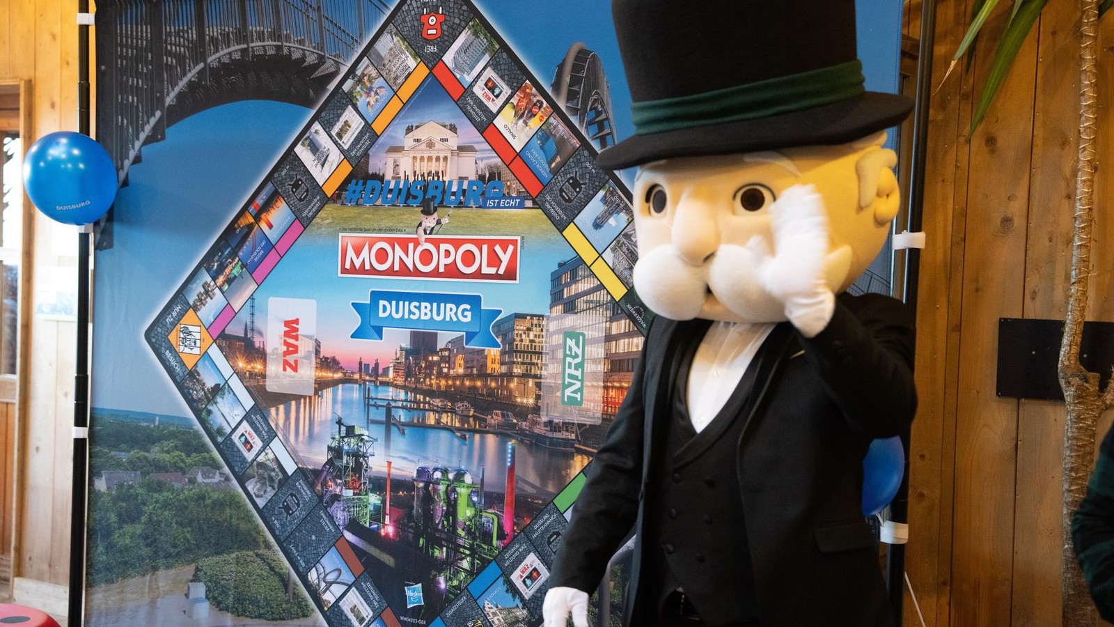 R-cke-vor-bis-zur-Schlo-stra-e-Votum-zu-M-lheims-Monopoly-Edition-steht