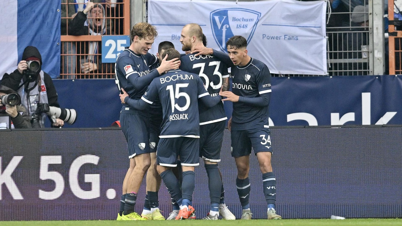 Hofmann-entscheidet-das-Spiel-nach-Zauberflanke-VfL-Bochum-siegt-weiter