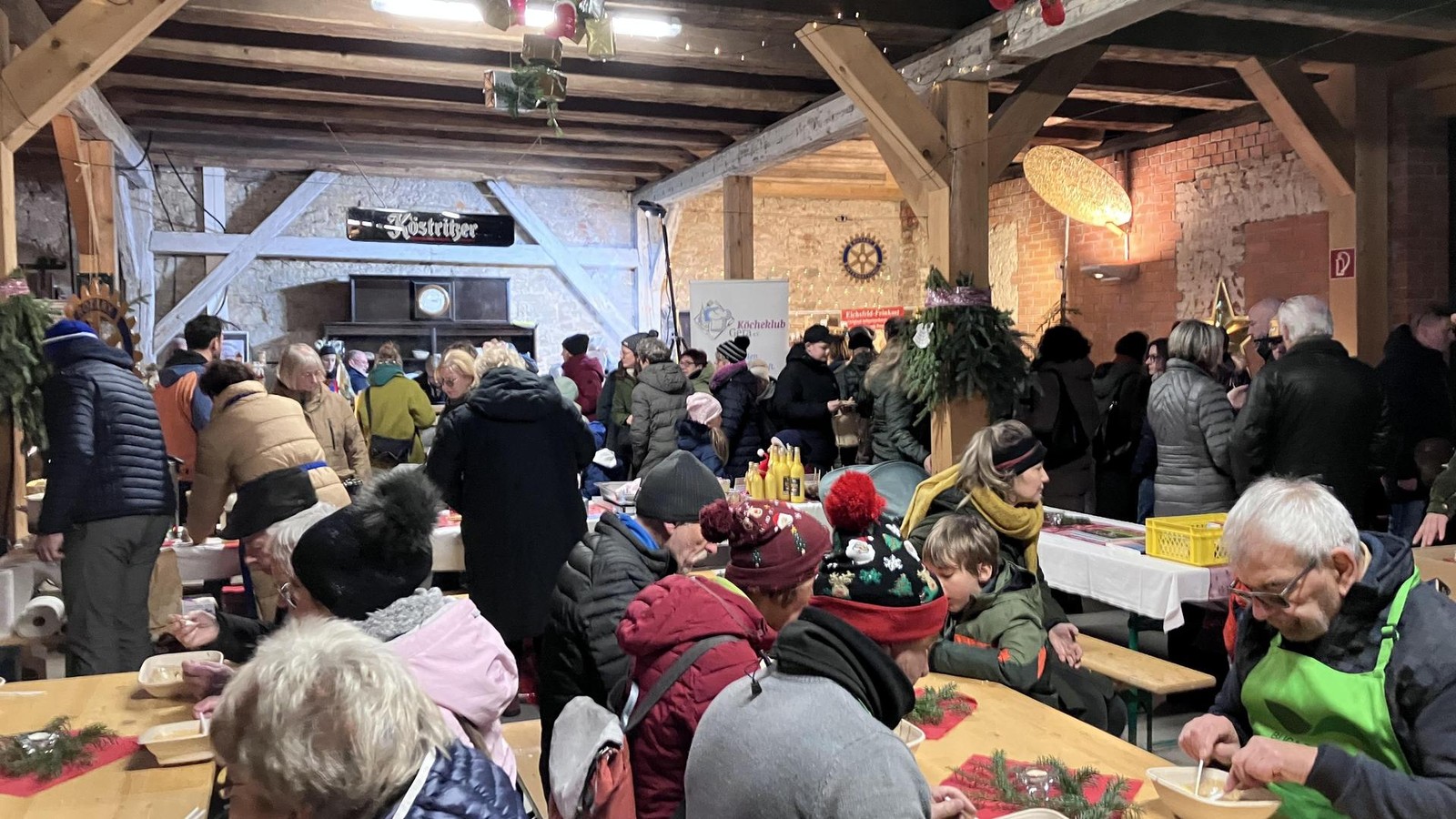 Erfolgreicher-Auftakt-des-Adventsmarktes-im-Hofgut-Gera-mit-vielf-ltigem-Angebot-eine-Chance-gibt-es-noch