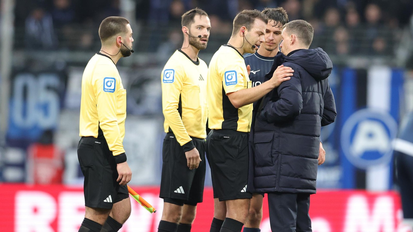 Kurioser-Platzverweis-sorgt-beim-VfL-Bochum-f-r-Irritationen