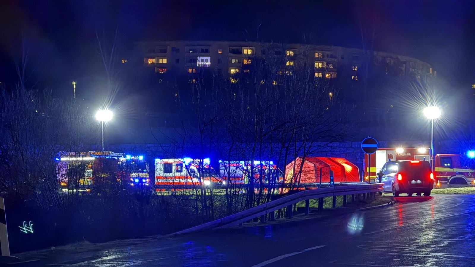 Gro-er-Rettungseinsatz-nach-Ungl-ck-auf-der-A4-bei-Jena