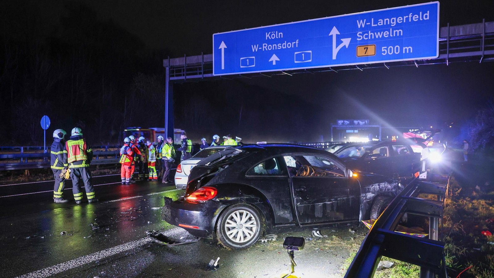 A1-bei-Wuppertal-Unfall-mit-vier-Autos-acht-Verletzte