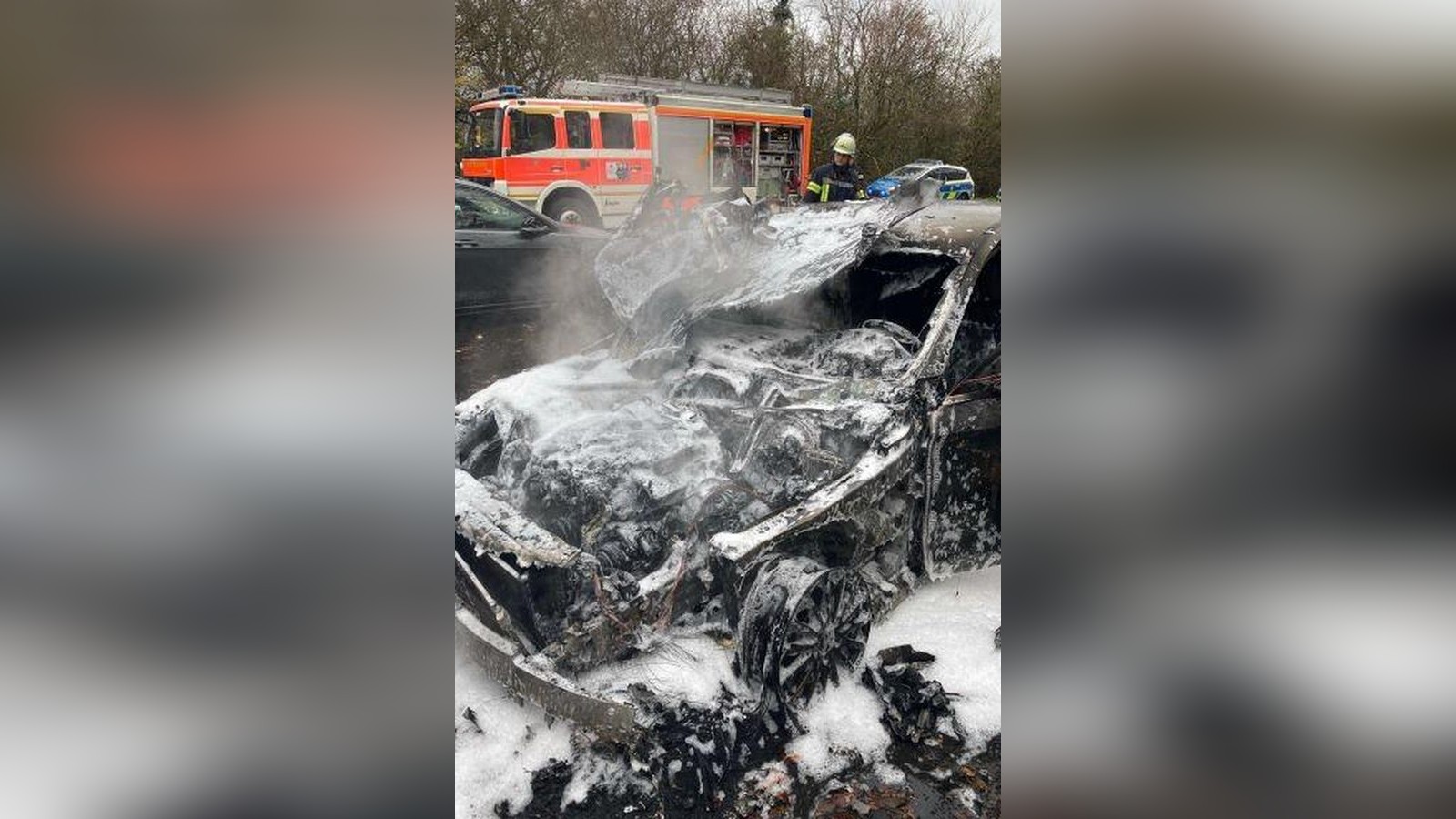 Kinderfeuerwerk-l-sst-Auto-in-Hagen-Vorhalle-abbrennen