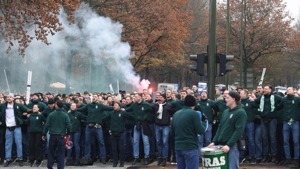 Fanmarsch zum Nordderby: Etwa 4000 Bremer ziehen zum Volksparkstadion