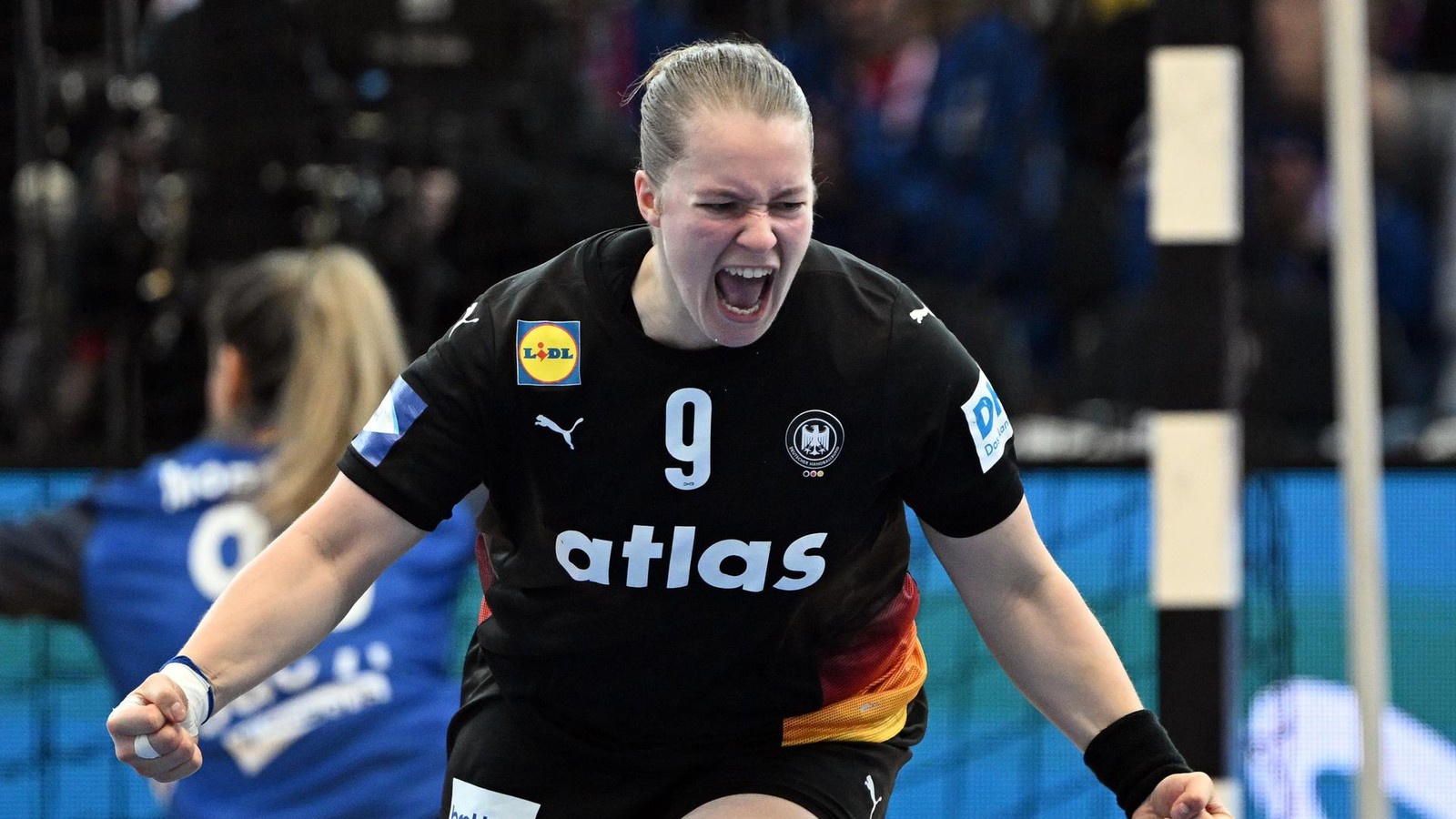 Handball-WM-BVB-Spielerin-Lisa-Antl-mit-emotionalem-Gru-an-ihre-Omas
