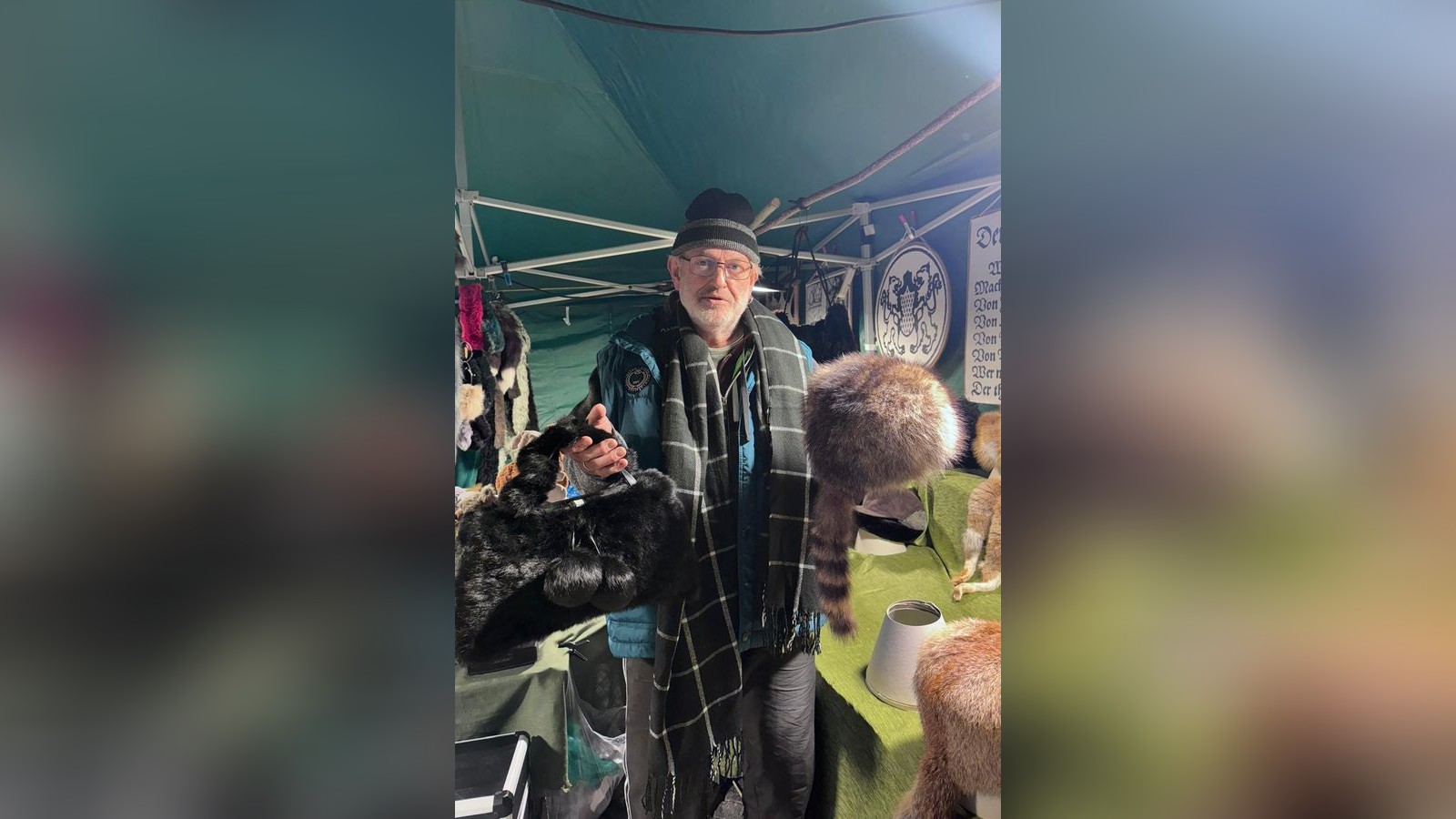 Von-der-Fellhandtasche-bis-zum-Holzspielzeug