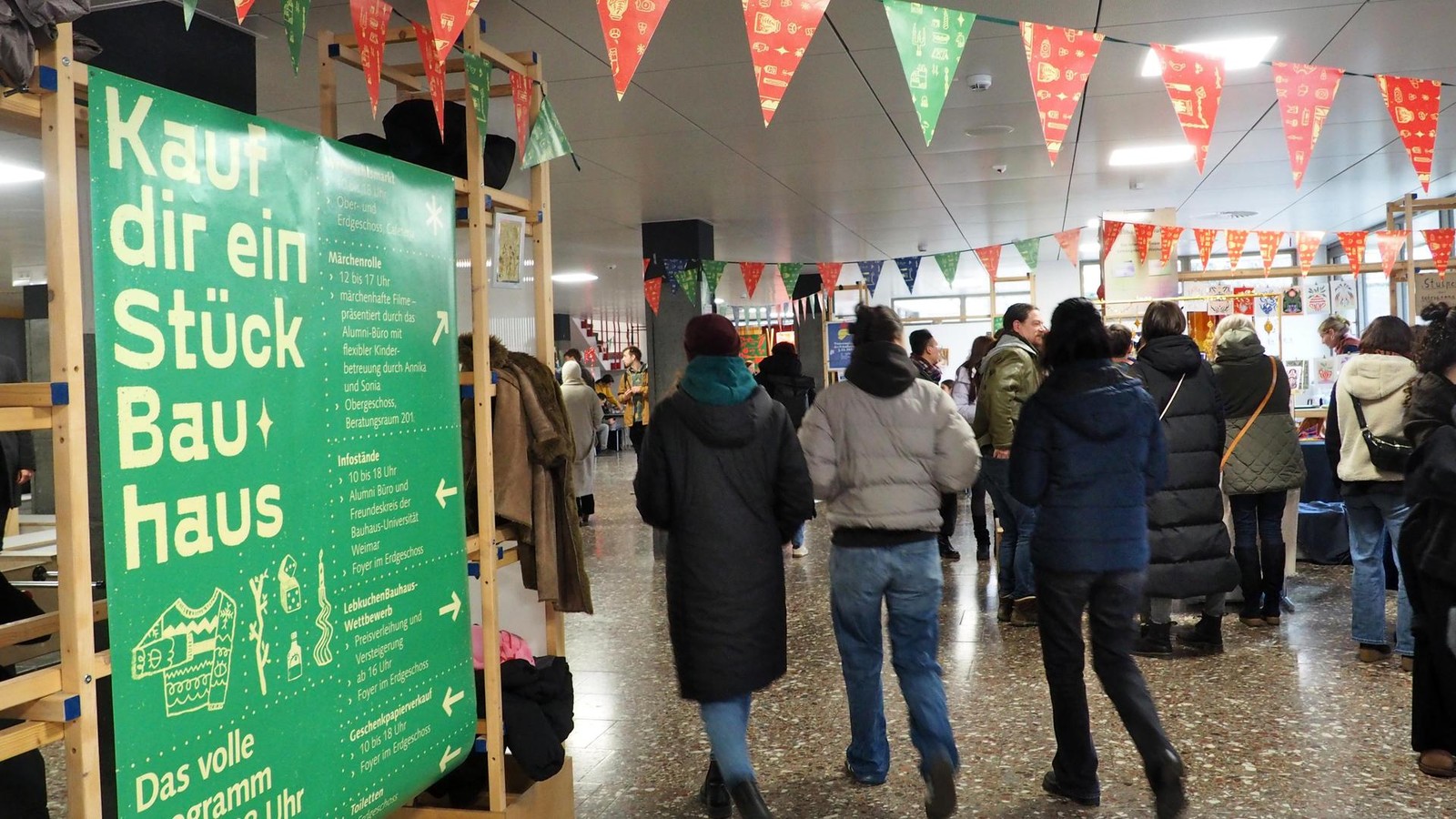 Einzigartige-Geschenke-aus-der-Bauhaus-Uni-Weimar-Der-Weihnachtsmarkt-in-Bildern