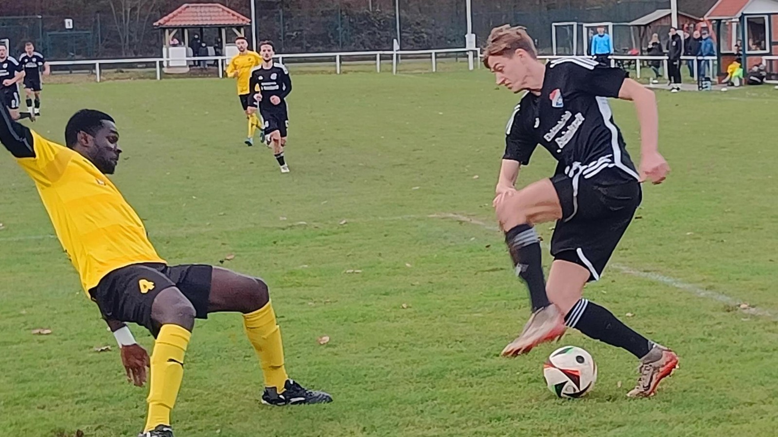 Der-dreifache-Hagemann-Torj-ger-schie-t-W-stheuterode-zum-Derbysieg