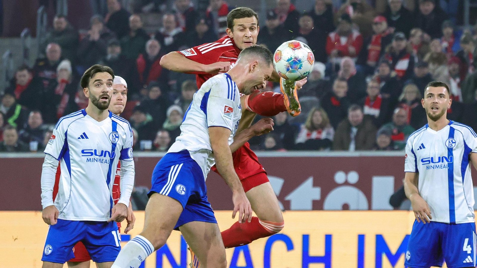 Wieder-ein-Kopftreffer-So-reagiert-Schalke-Abwehrchef-Nikola-Katic