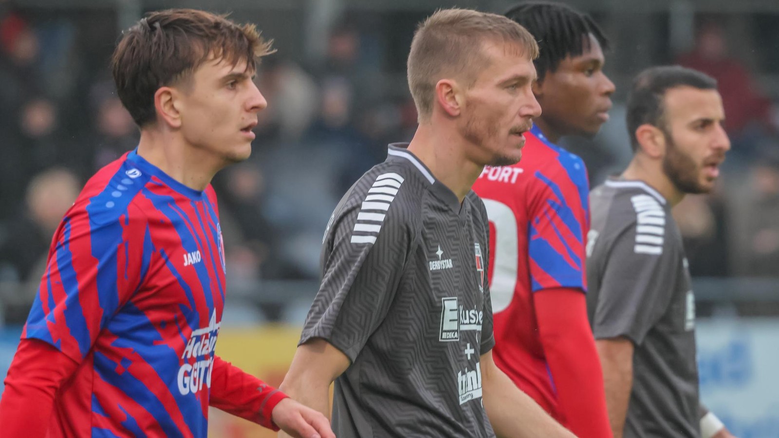 Hektik-Regen-Handbruch-Tor-von-Ortstadt-Doch-am-Ende-jubelt-1-FC-Lintfort