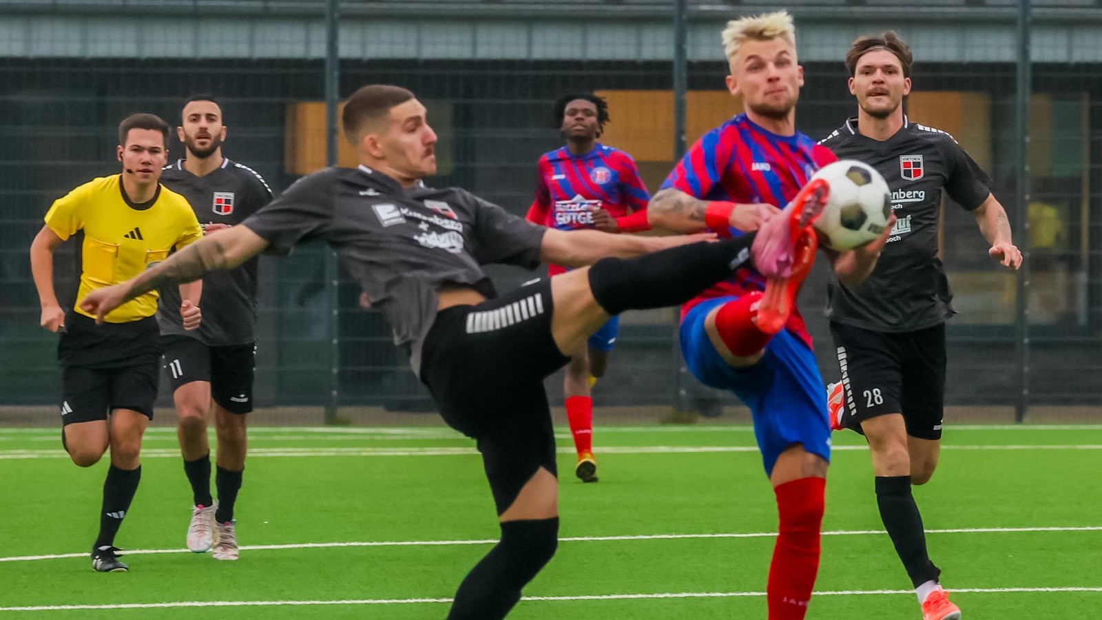 Vier-Flutlichtmasten-kaputt-1-FC-Lintfort-hat-in-Bottrop-trotzdem-Durchblick