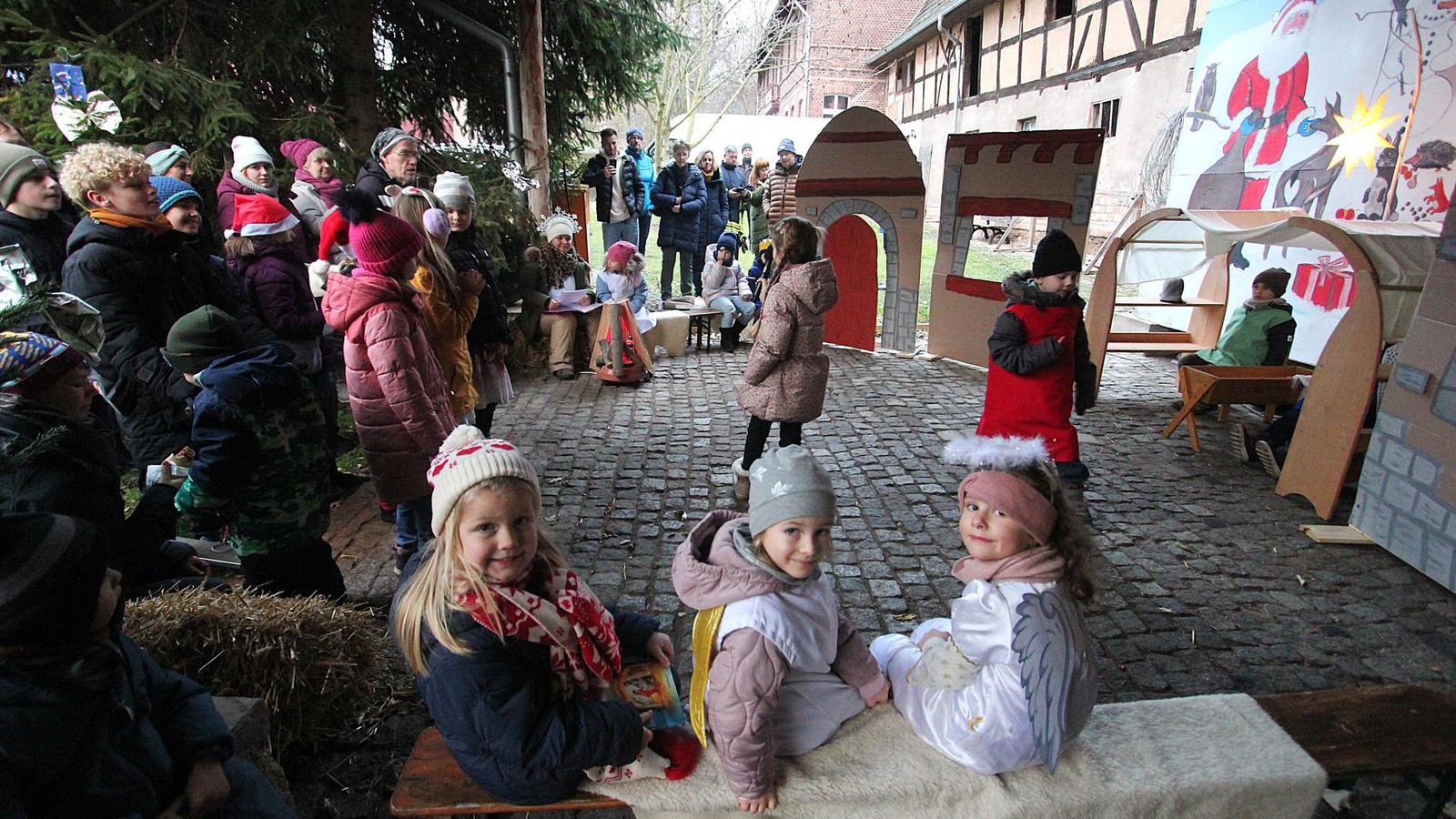 Kyffh-userkreis-In-der-Vorweihnachtszeit-lockt-kleines-Dorf-mit-offenen-H-fen-die-Bilder-knapp-30-