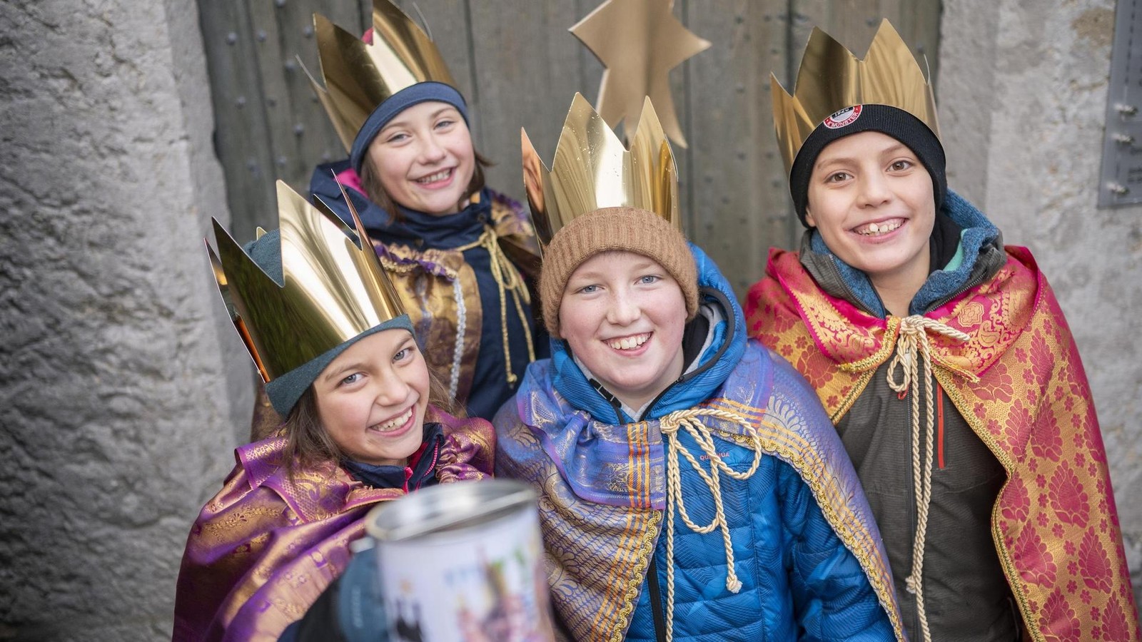 Sternsinger-in-M-lheim-unterwegs-Haussegen-und-Spenden-f-r-Kinder-in-Not