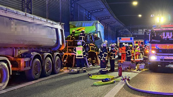 A7 nach schwerem Unfall in Hamburg wieder frei – Lkw-Fahrer außer Lebensgefahr