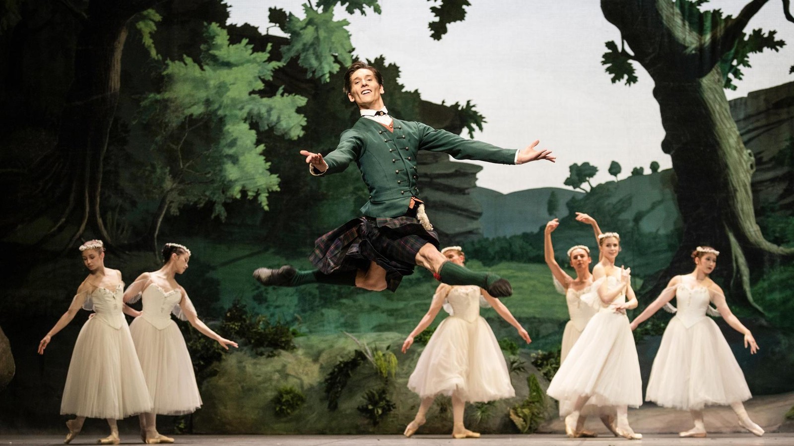 -Romantic-Evolution-s-am-Hamburg-Ballett-Sprungstarke-Schotten-und-ein-Triumph