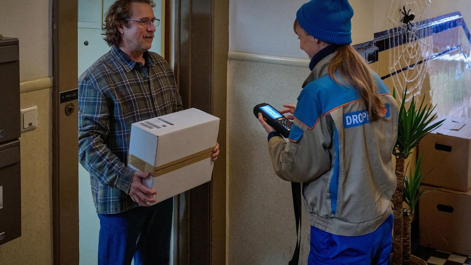 -Prange-Man-ist-ja-Nachbar-Der-gute-Geist-aus-dem-Erdgeschoss