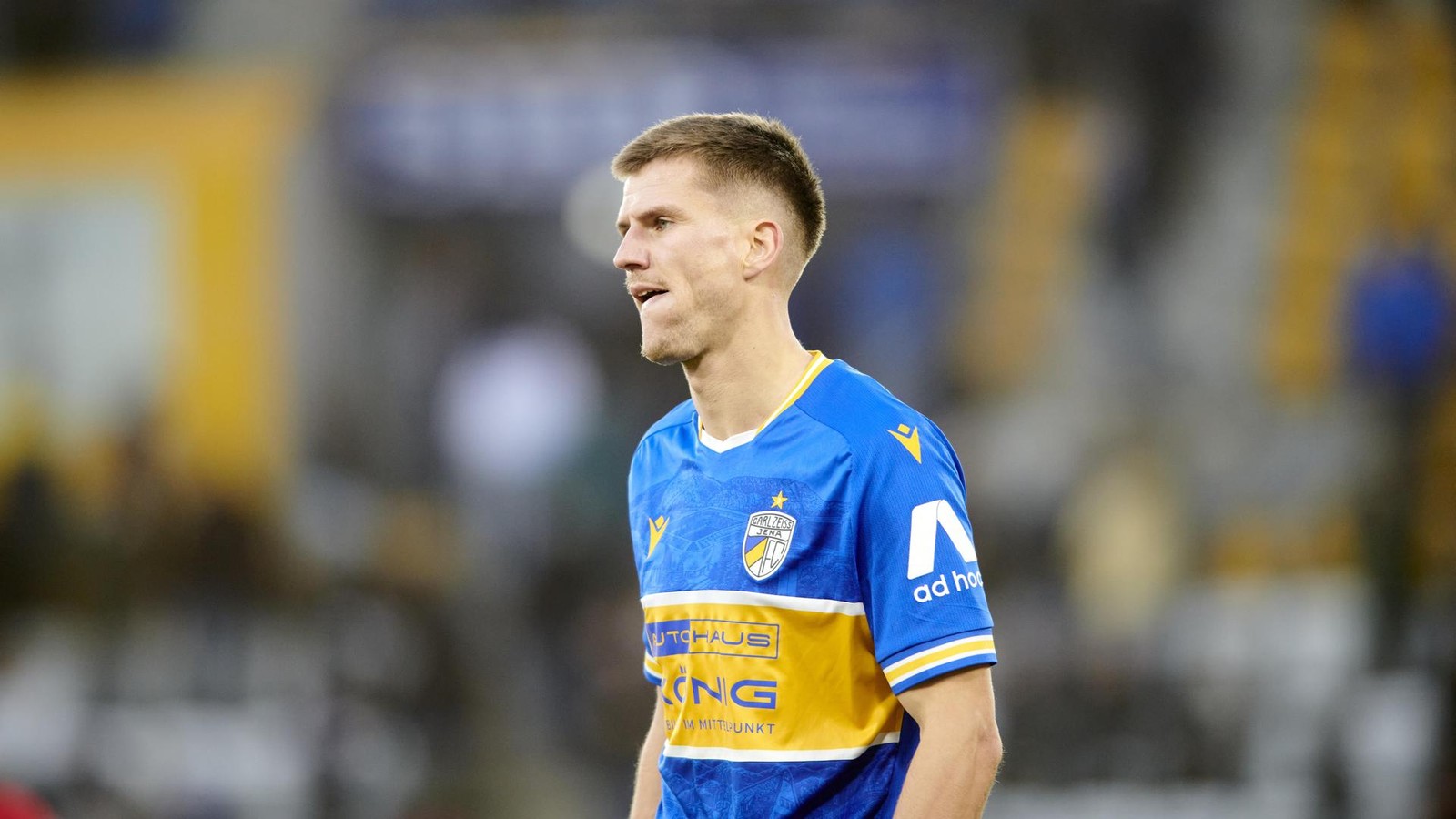 Kuriose-Szene-im-FCC-Spiel-Moritz-Fritz-sieht-zweimal-Gelb-aber-nicht-Gelb-Rot