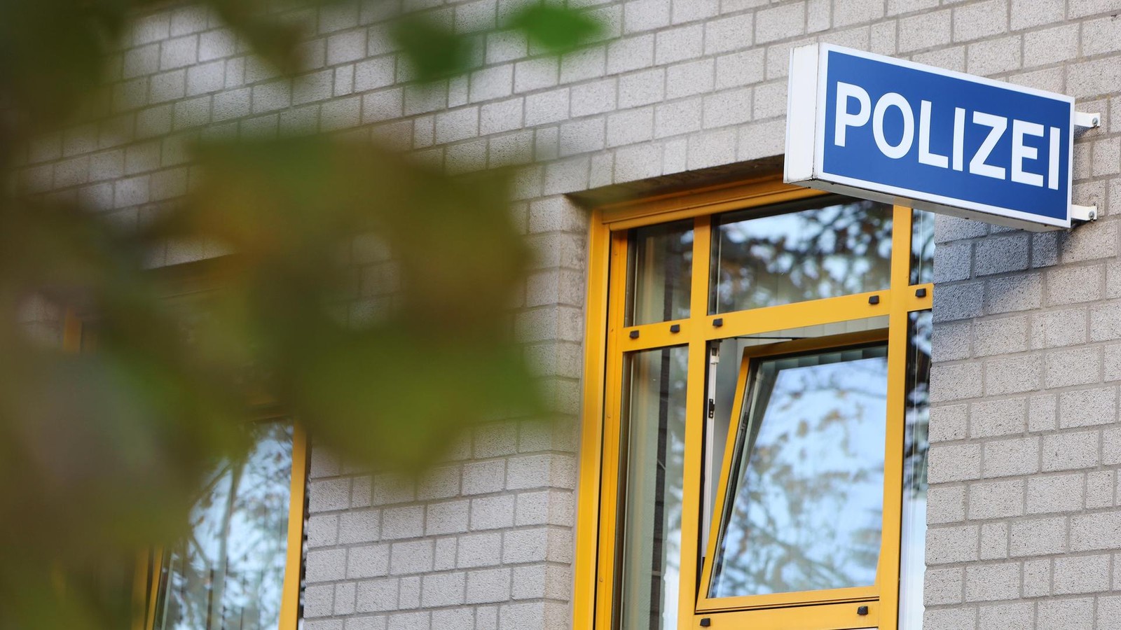 Einbruch-in-ein-Klever-Blumengesch-ft-Diebe-erbeuteten-eine-Geldkassette