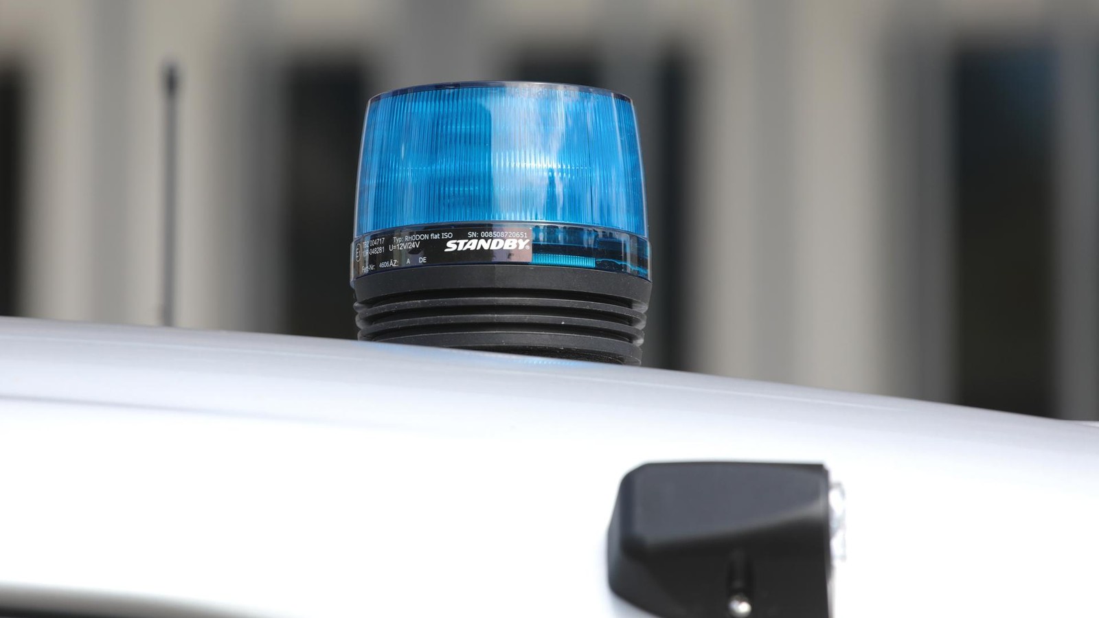 Kamp-Lintfort-Autofahrer-demoliert-Verkehrsinsel-und-sorgt-f-r-zweiten-Unfall