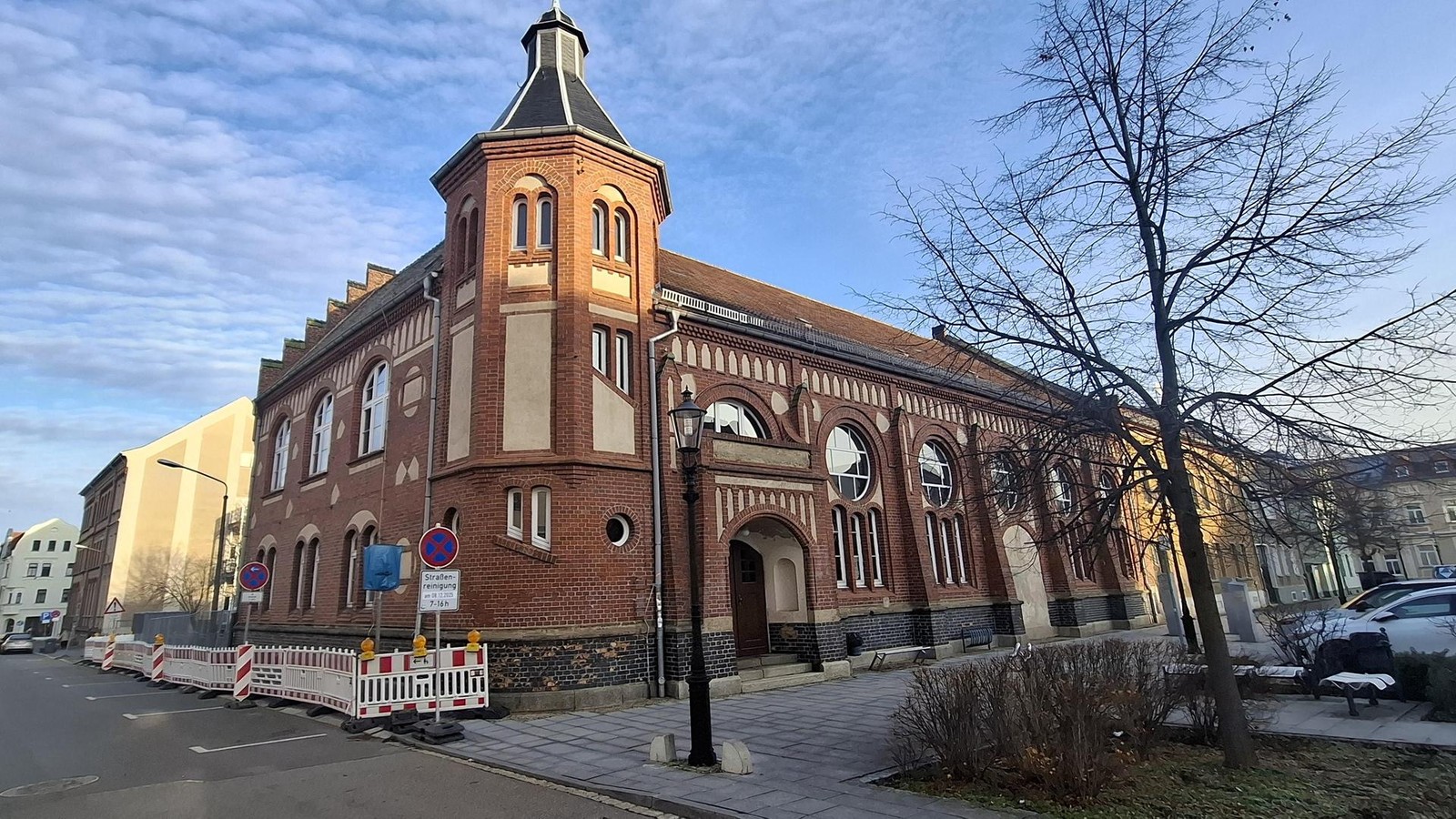 Vier-Millionen-Euro-flie-en-in-diese-Sporthalle-im-Altenburger-Land