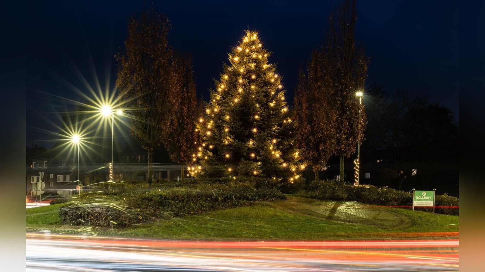 K-nigshardter-wundern-sich-Gr-ter-Adventskranz-im-Kreisverkehr-fehlt