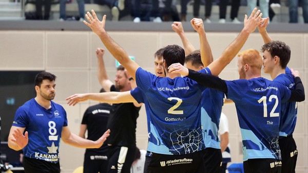Volleyballer des USC Braunschweig sind nach weiterem Sieg auf Aufstiegskurs