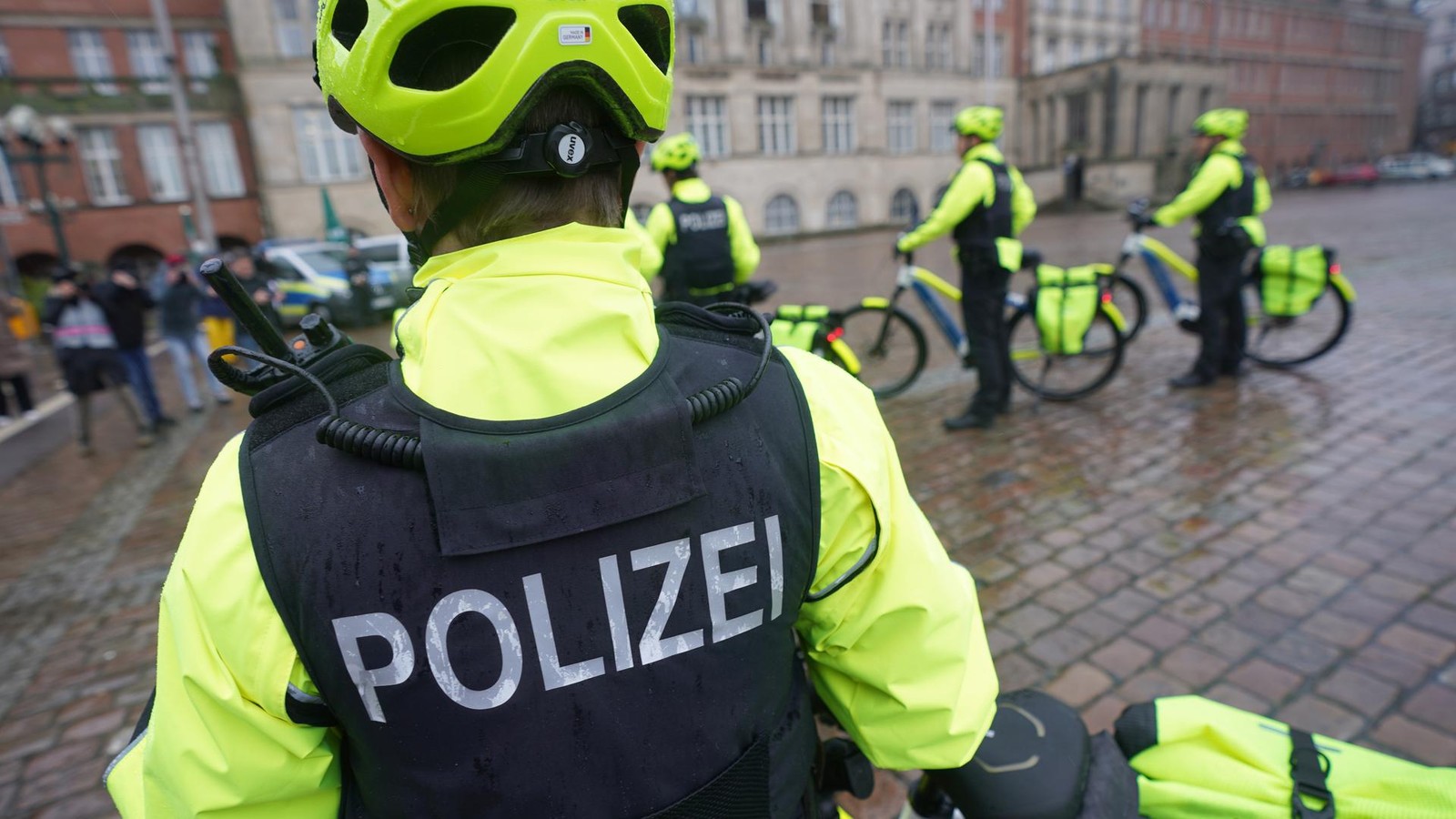 Polizei-Gelsenkirchen-kontrolliert-Verkehr-in-Alt-und-Neustadt-viele-Verst-e
