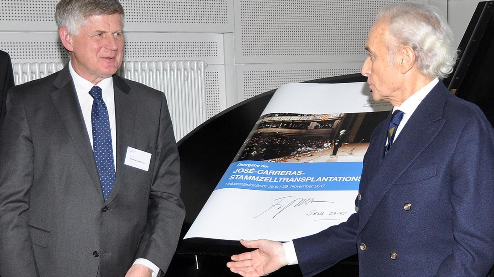 Arzt-der-Uniklinik-Jena-im-Experten-Chat-der-Jos-Carreras-Gala