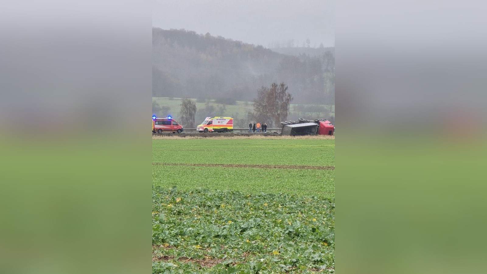 B241-nach-Lkw-Unfall-bei-Dorste-voll-gesperrt-Brandgefahr