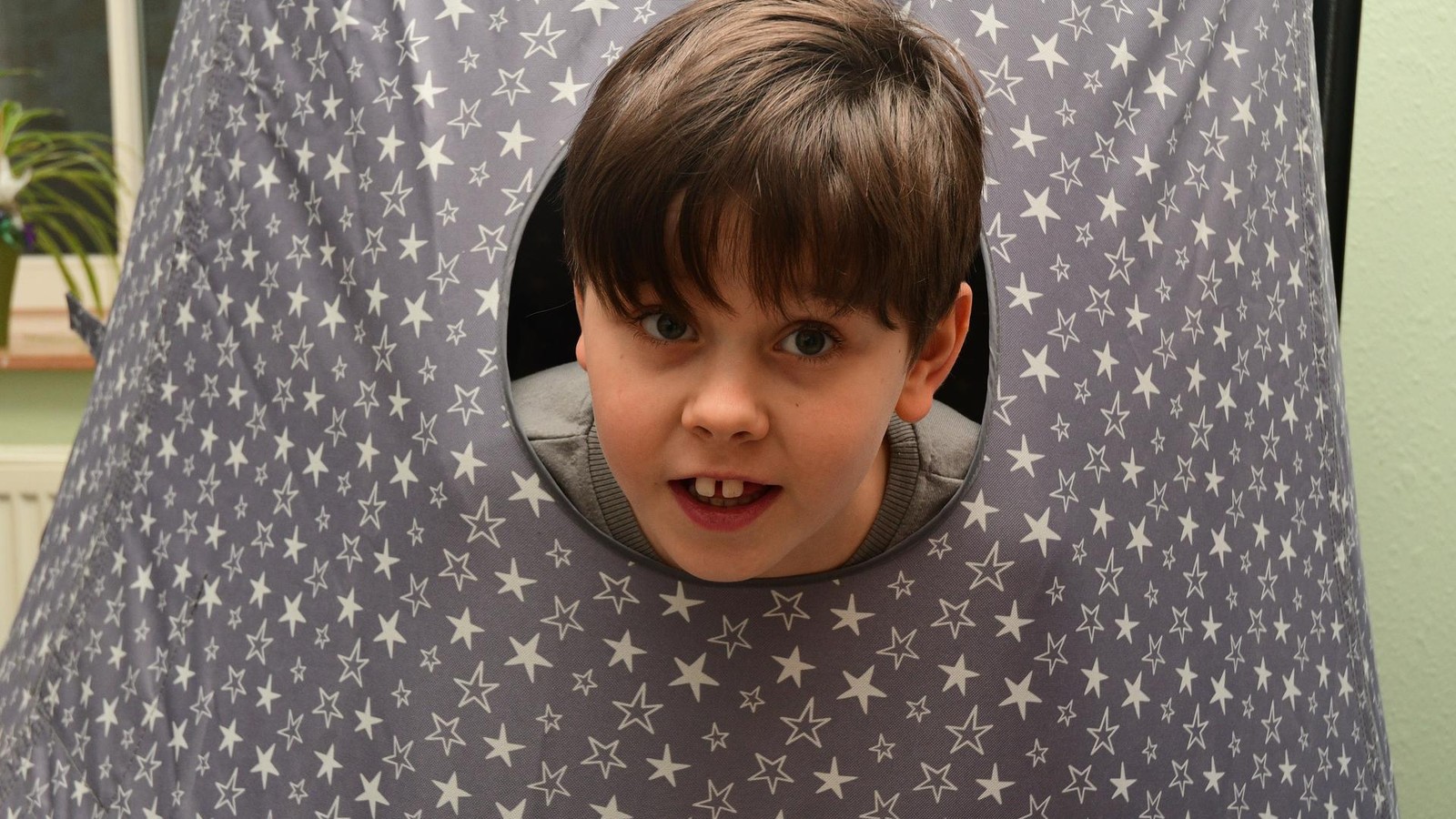 Warum-sich-Finn-und-Samuel-Gardinen-und-Bettw-sche-statt-Spielzeug-zu-Weihnachten-w-nschen