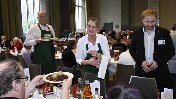 „Fühle mich wie eine Königin“: Braunschweiger Vorstände servieren Festessen
