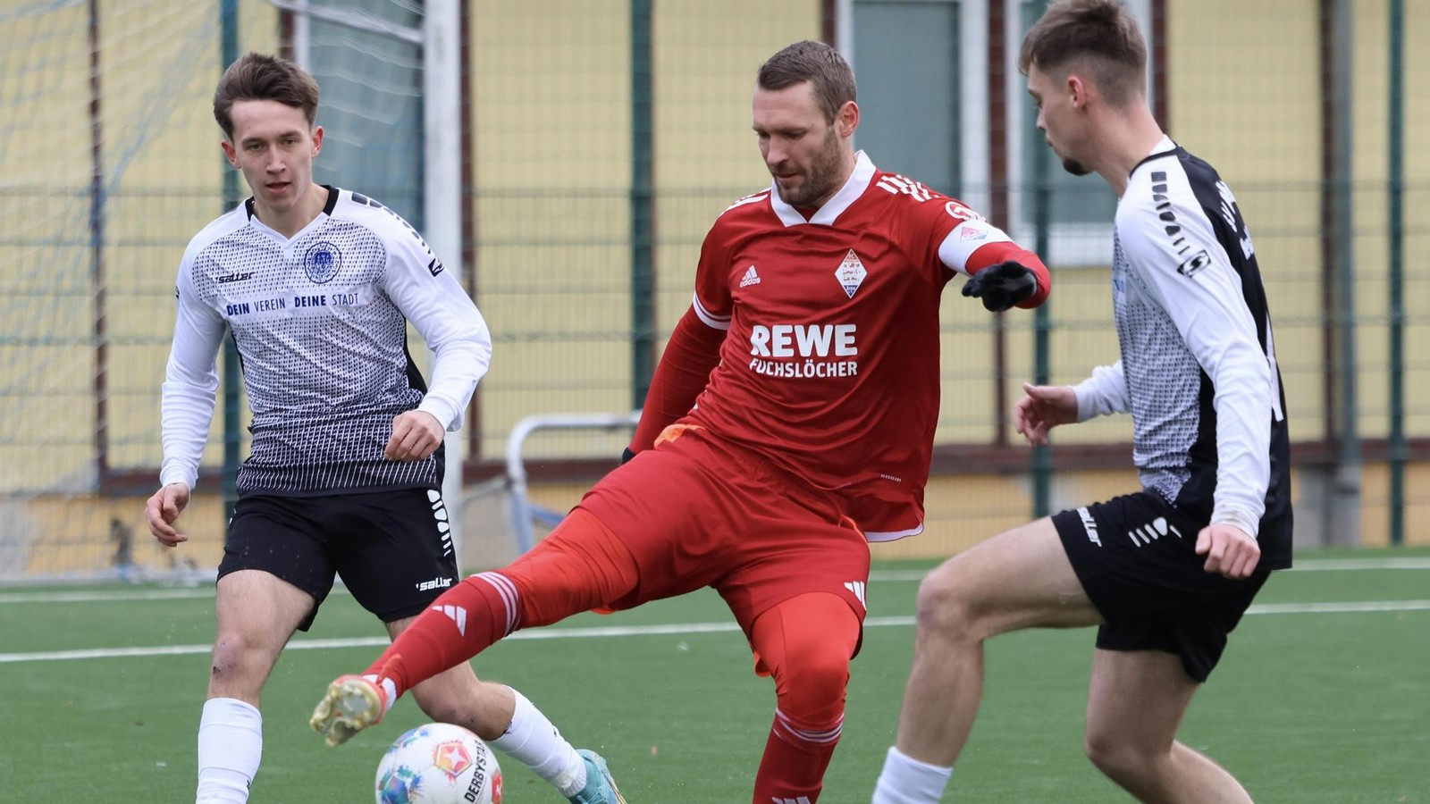 FC-Th-ringen-Jena-Wenn-die-Mannschaftskasse-dem-Weihnachtsmarkt-zum-Opfer-f-llt