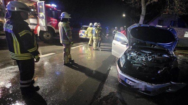 Unfall in Hillerse: vier Leichtverletzte, Kreuzung gesperrt