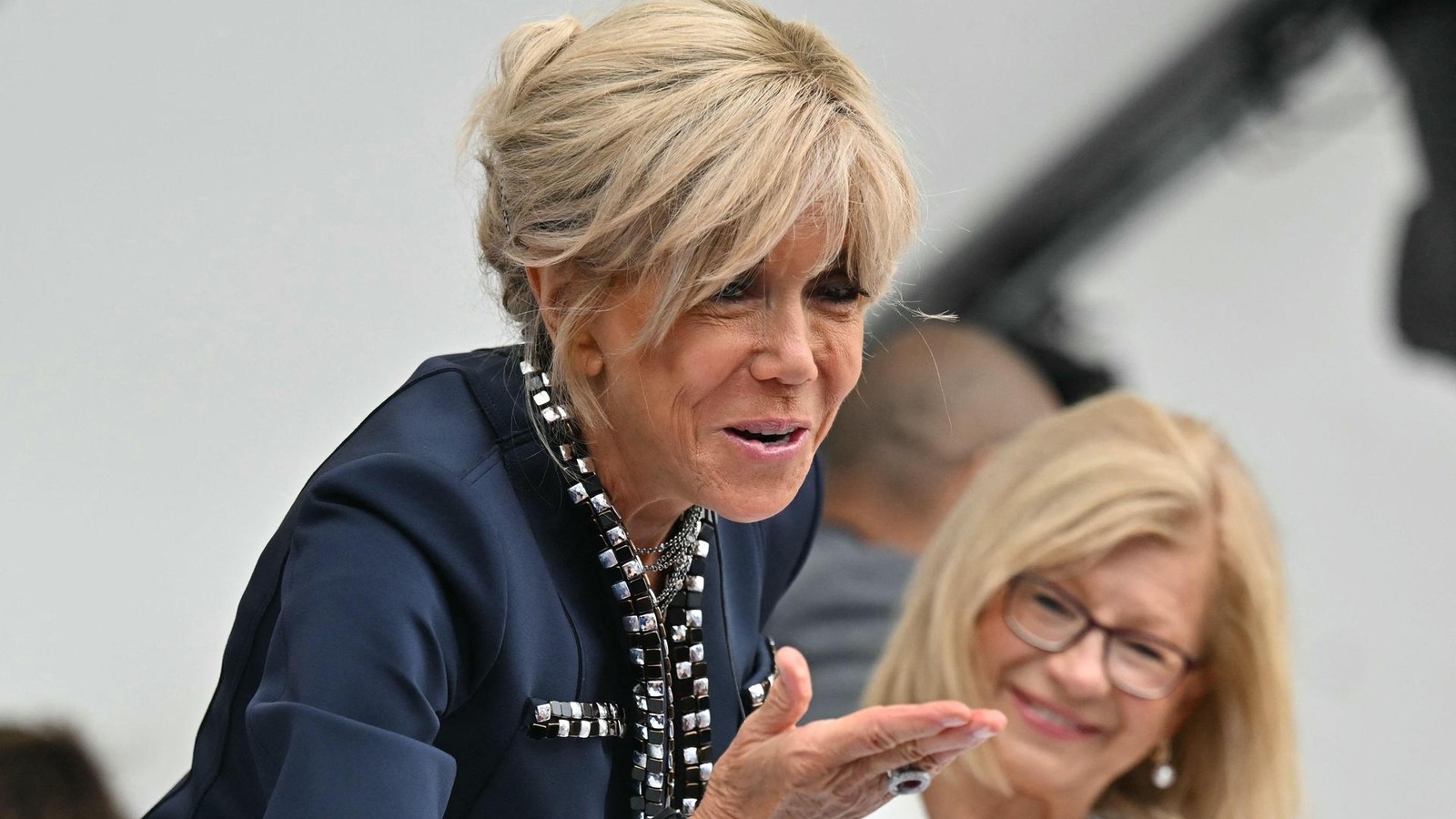 Brigitte-Macron-beleidigt-Feministinnen-Diese-dreckigen-Schlampen-