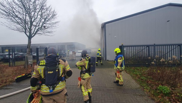 Akkus brennen im Hochregallager – Feuerwehr im Großeinsatz