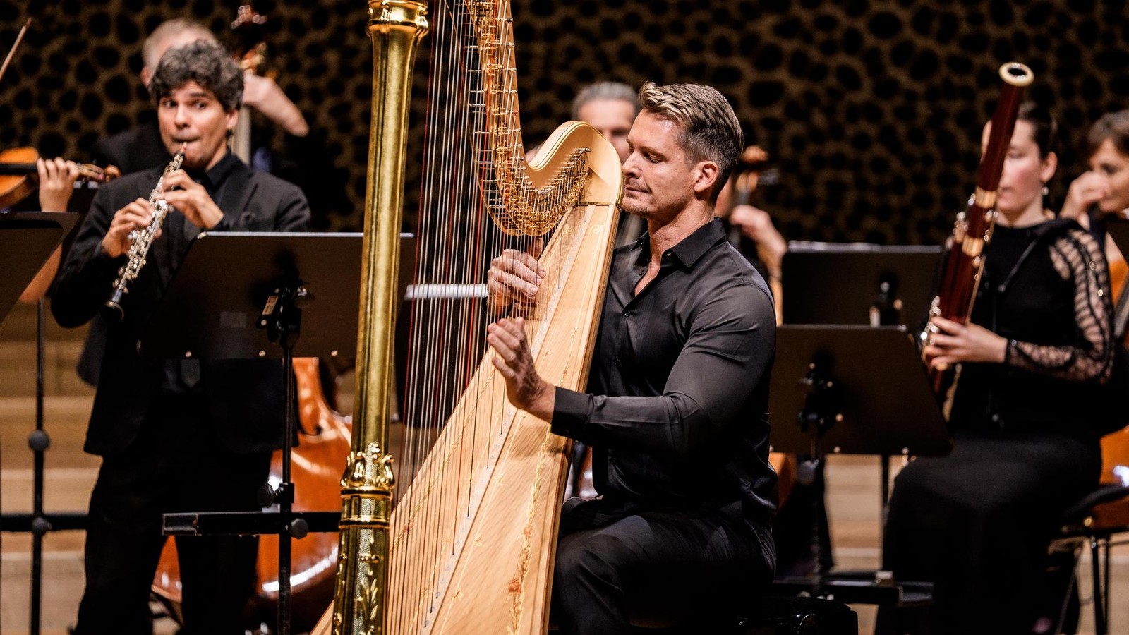 Elbphilharmonie-Ein-Wohlf-hlabend-mit-Xavier-de-Maistre-und-seiner-Harfe