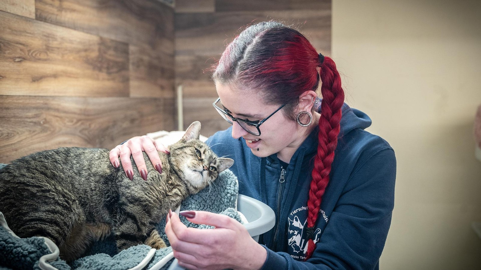 Tierpflegerin-Lena-Holeksa-Solche-Geschichten-nehmen-einen-mit-