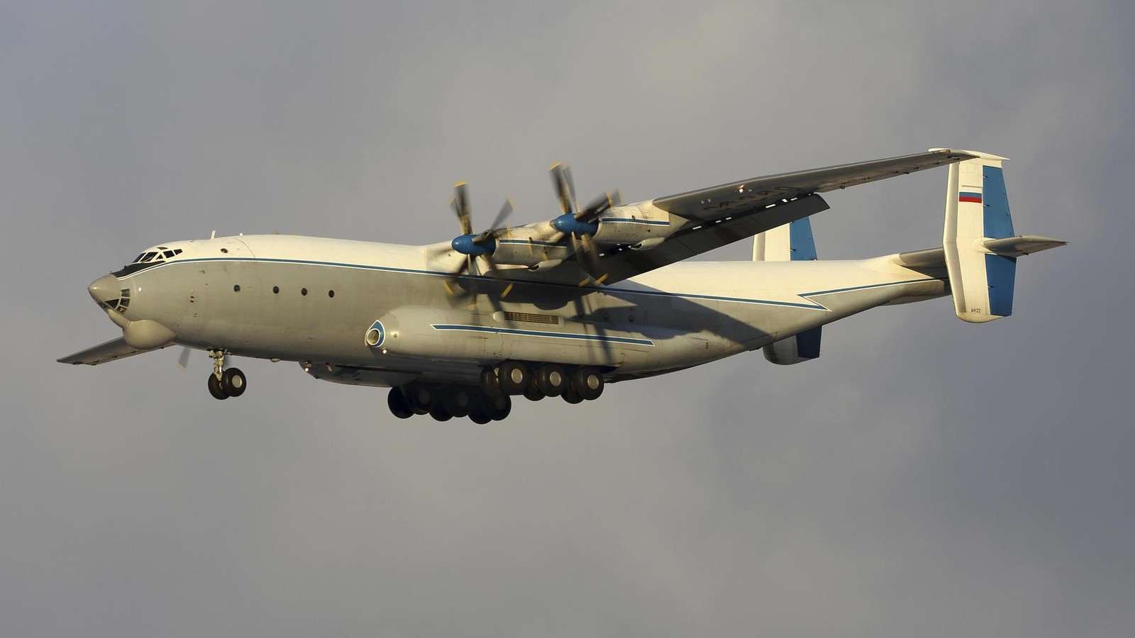 Russisches-Riesen-Flugzeug-abgest-rzt-sieben-Menschen-an-Bord