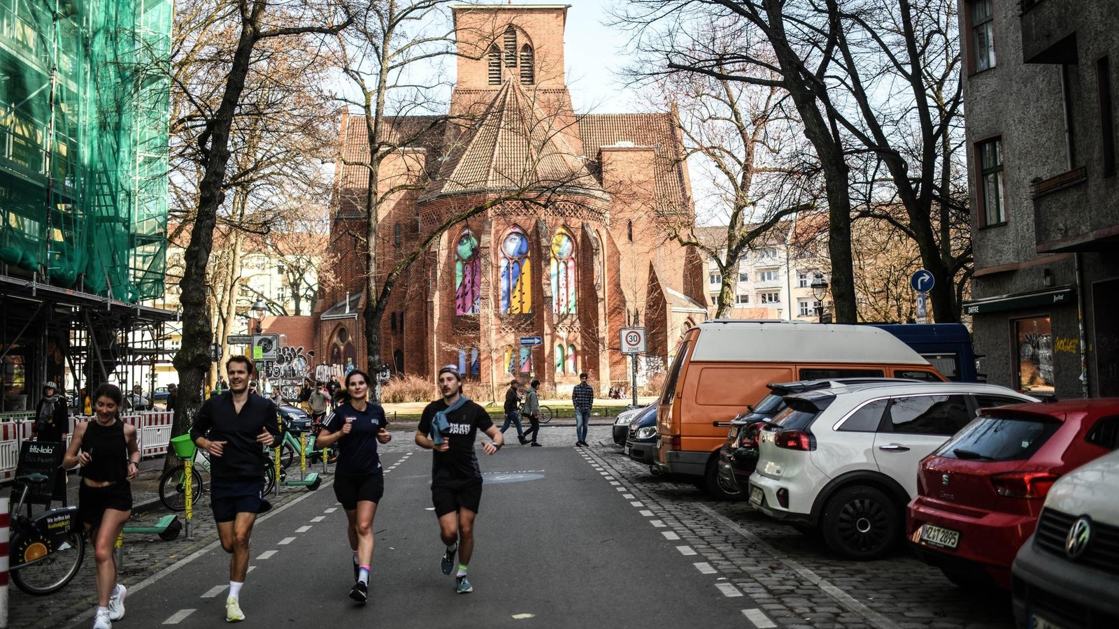 Neuk-llner-Schillerkiez-wird-abgeriegelt-Einbahnstra-en-stoppen-Autoflut