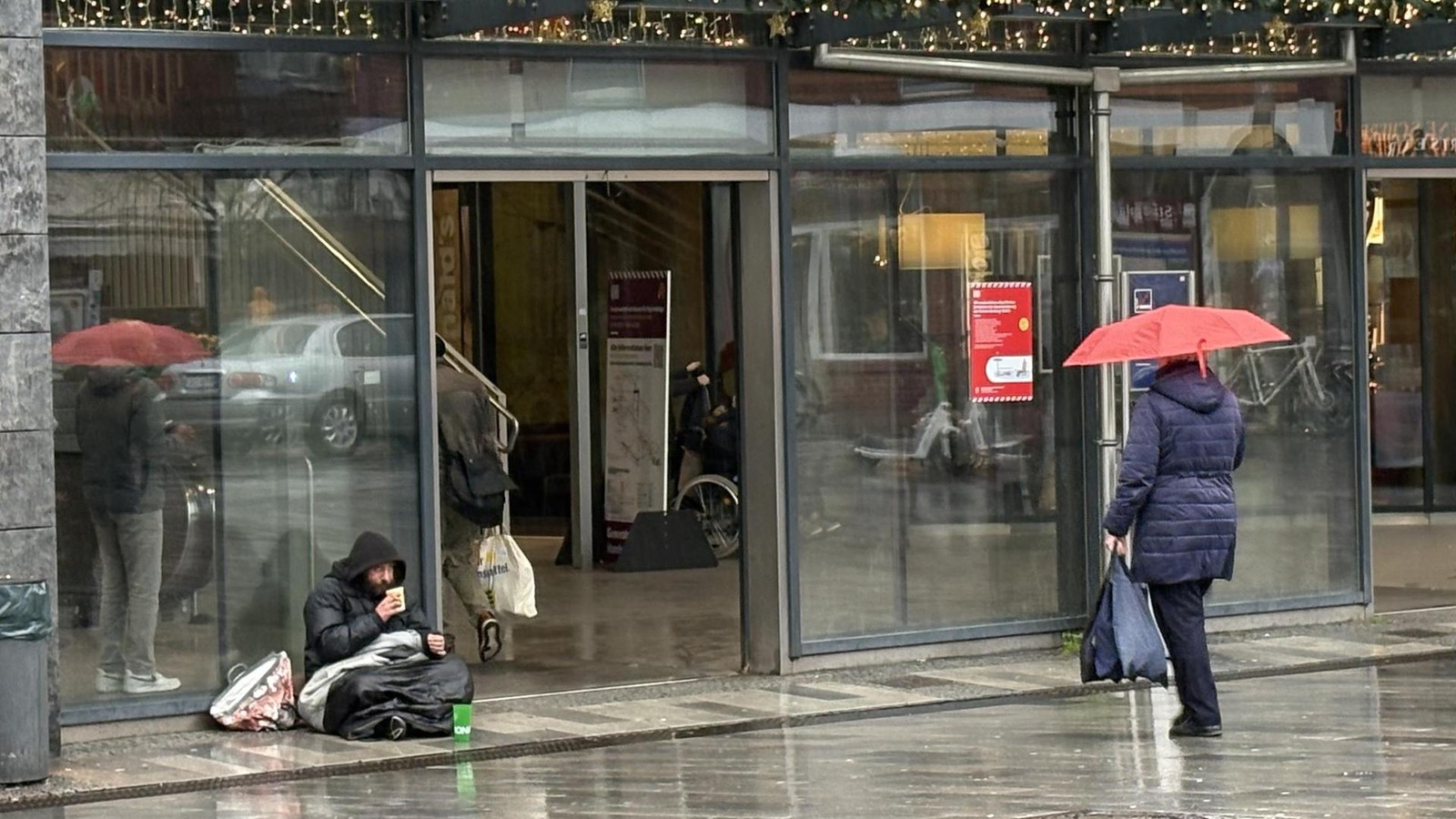 Bis-zu-40-Menschen-leben-in-Bergedorf-auf-der-Stra-e-bricht-ihre-Hilfe-weg-