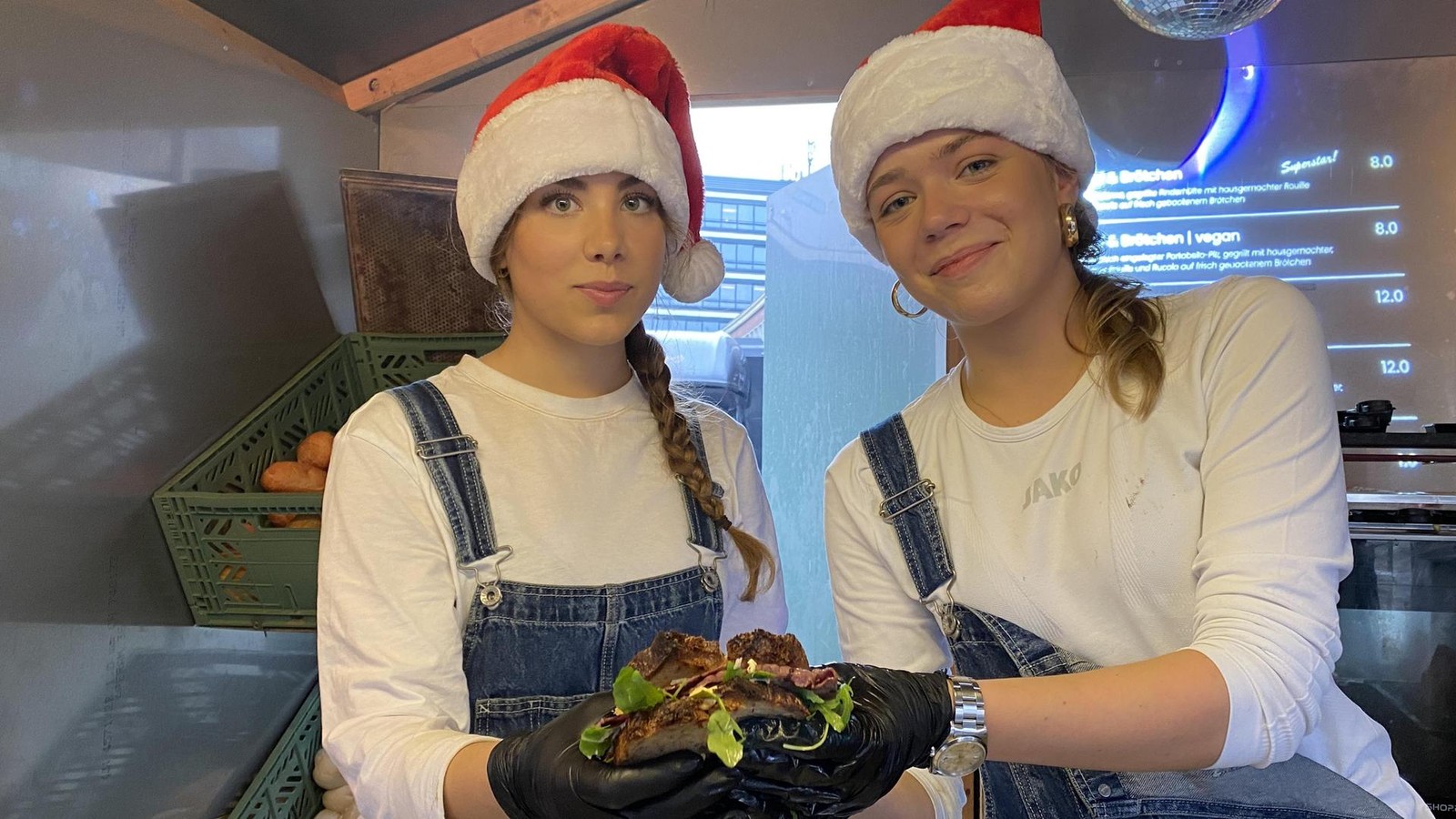 -Verr-ckt-Hype-um-geschmolzenen-K-se-sorgt-f-r-Ansturm-auf-Weihnachtsmarkt