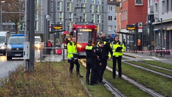 Schwerer Verkehrsunfall in Braunschweig: Radfahrer gerät unter Tram