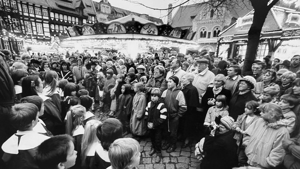 Schönes, Streit, Schmuddel: 80 historische Bilder vom Weihnachtsmarkt Braunschweig