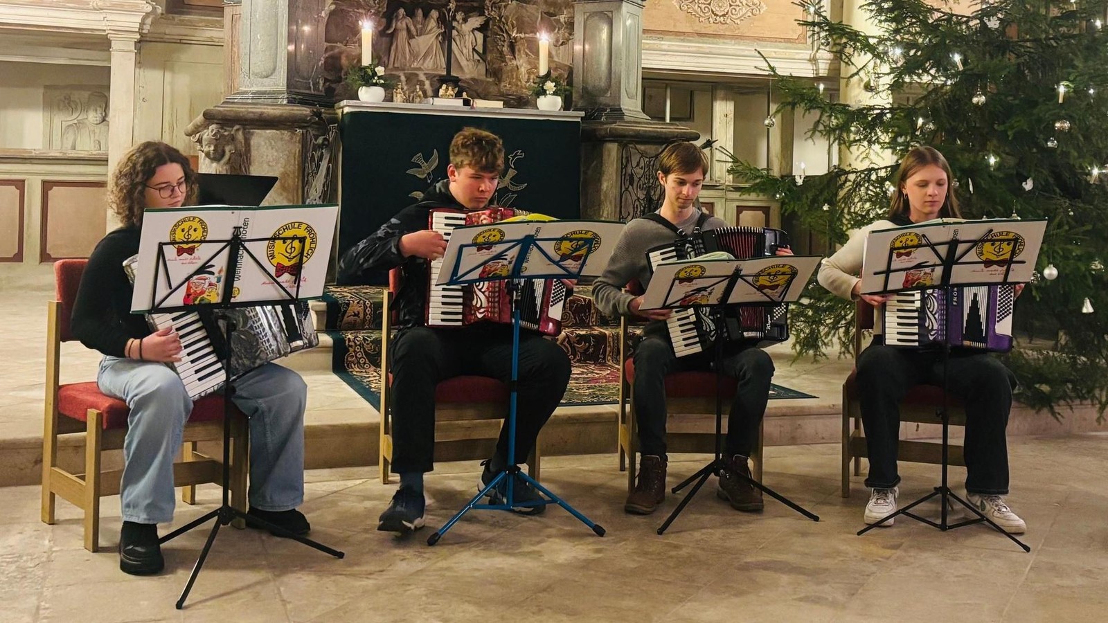 Saale-Orla-Kreis-Deutsche-Weihnachtslieder-und-Musik-von-der-K-rbisfl-te