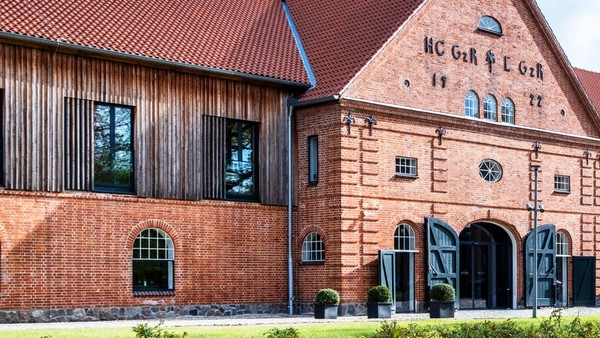 Luxushotel: Sternekoch serviert exklusives Menü mit französischer Note