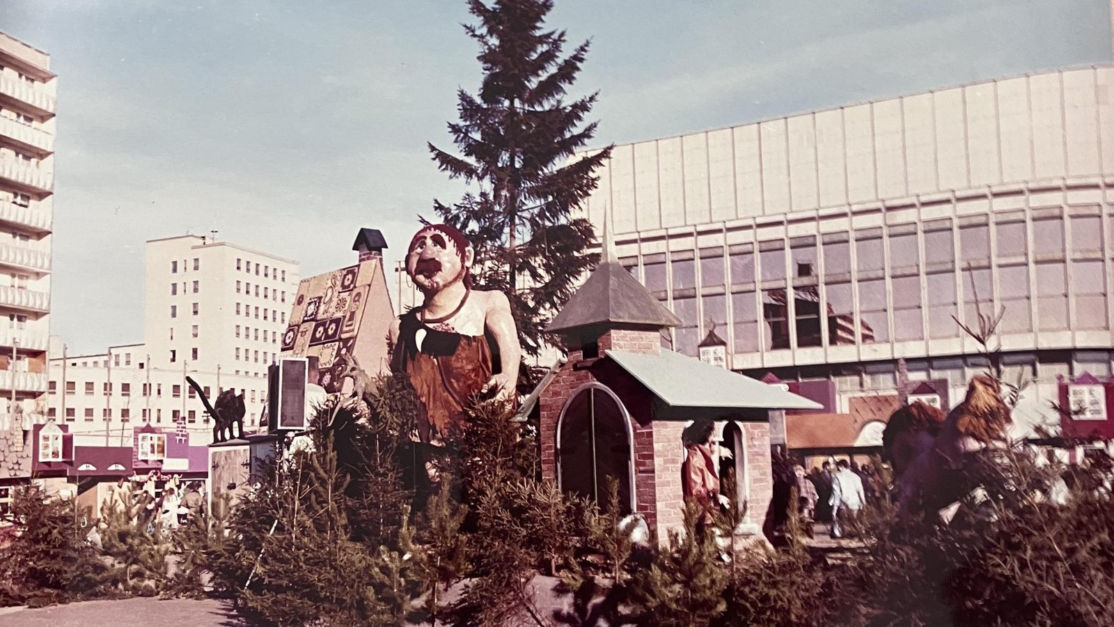 Er-ist-viel-lter-als-die-Stadt-Gera-selbst-sagt-mit-historischen-Fotos-